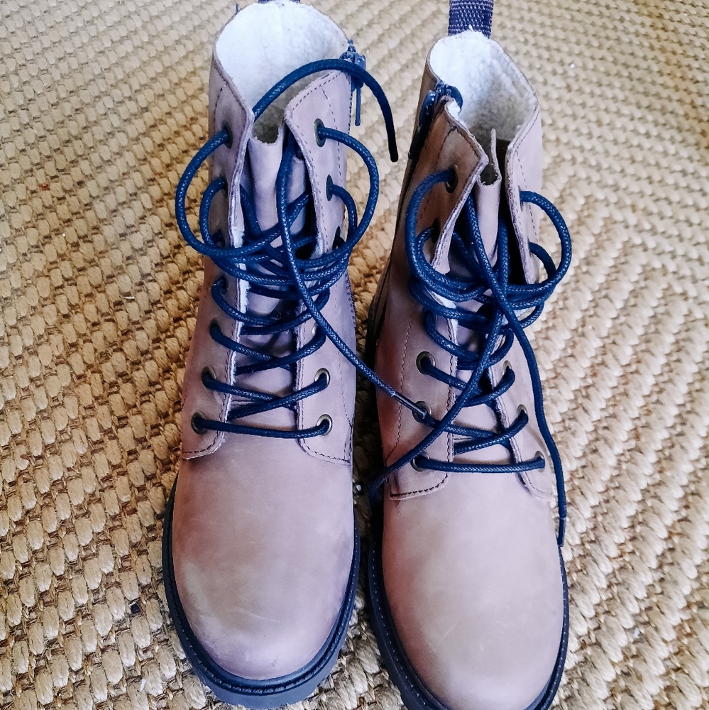Boots size 40/9, brown, Brand New in box, Oker, women's boots , Fall Boho